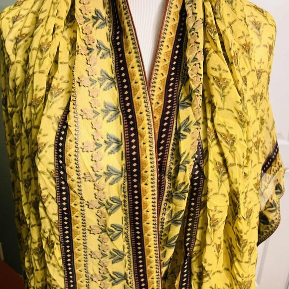 Vintage Handcrafted Yellow Floral Scarf – Boho Chic Elegance - Picture 3 of 6